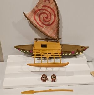 Disney Moana Starlight Canoe Boat Rolling Boat with Kakamora Mini Figures Set